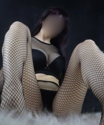 Я креативная и нежная девушка со страстью к приключениям. Комфорт и доверие - мои основные принципы. Живу в Москве, где тебя ждут мои чувственные объятия. Могу предложить эксклюзивные услуги, которые бескомпромиссно соответствуют твоим желаниям. В моем арсенале есть множество возможностей для достижения наслаждения. Фото – настоящие, и отзывы – положительные. Открой для себя новые ощущения рядом со мной. Can't wait to meet you! 🌹 6131, 21 год